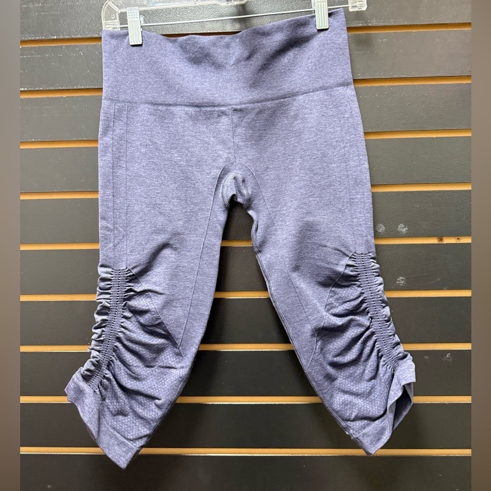 Lululemon Gather & Crow Crop Pants Sz 6 Purple Blue